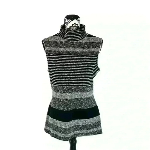 Frank Lyman Design Heathered Sleeveless Turtleneck (Does not include necklace) - Picture 8 of 9